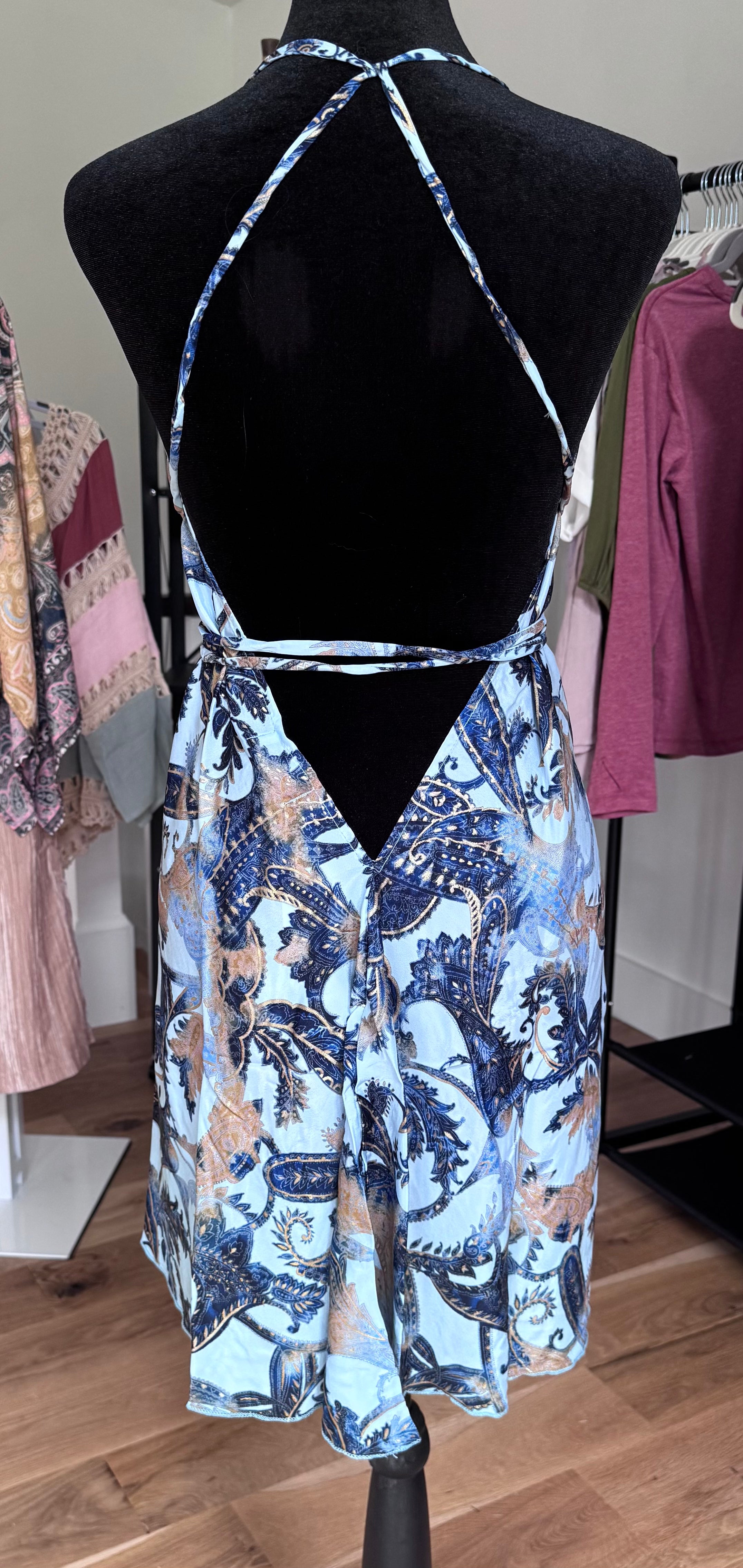 Short Blue Elegance ￼